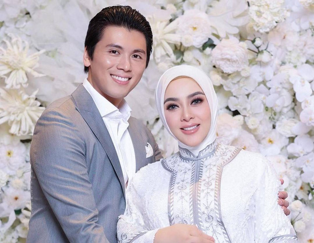 Mengintip Potret Syahrini Umumkan Kehamilan Anak Pertama di Media Sosial. Foto: Instagram @princessyahrini