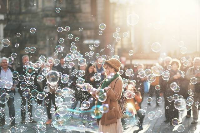 Ilustrasi Mencari Kebahagiaan. Sumber: Unsplash/Alex Alvarez