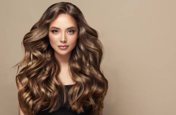 Ilustrasi Warna Cat Rambut Untuk Warm Tone, Foto: Unsplash/Sofia Zhuravets.