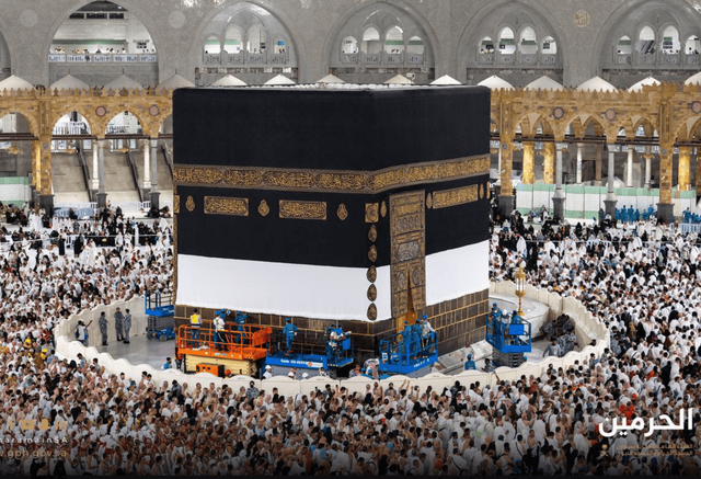 Ka'bah dipasangi kain putih tanda musim haji dimulai, 23 Mei 2024. Foto: Dok. gph.gov.sa