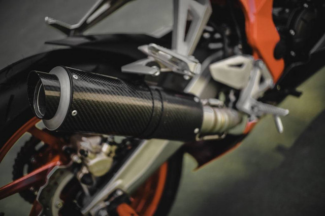 Tampilan knalpot racing kustom Honda CBR250RR SP modifikasi. Foto: Bangkit Jaya Putra/kumparan
