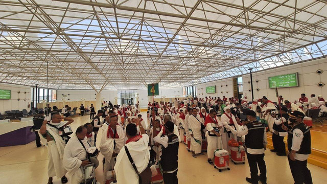 Kedatangan jemaah haji gelombang kedua JKG 27 dan PDG 10 di Bandara Jeddah, Jumat (24/5/2024). Foto: Dok MCH 2024