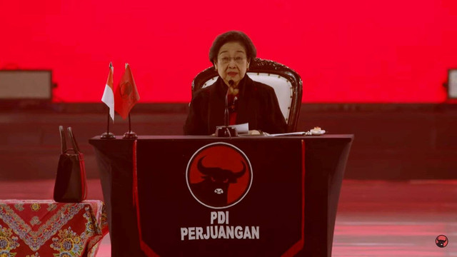 Ketua Umum PDIP Megawati Soekarnoputri pada Rakernas V di Beach City International Stadium Ancol, Jakarta, Jumat (24/5/2024). Foto: YouTube/PDI Perjuangan