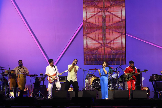 Maliq & D'Essentials menghibur penonton saat konser BNI Java Jazz Festival 2024 di JI-Expo Kemayoran, Jakarta, Jumat (24/5/2024). Foto: Dicky Adam Sidiq/kumparan