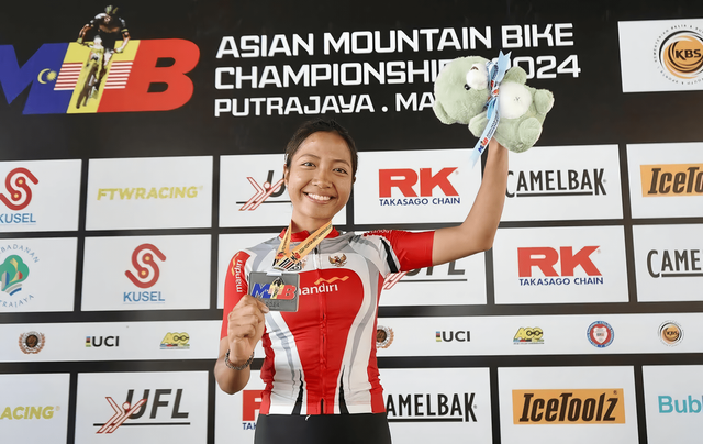 Sayu Bella Sukma Dewi berhasil membawa medali perak pada kejuaraan se-Asia. Foto: Instagram @sayuuubella_