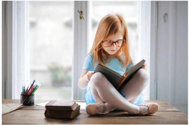 Ilustrasi: Rekomendasi Buku Anak yang Edukatif. Sumber: Andrea Piacquadio/Pexels.com