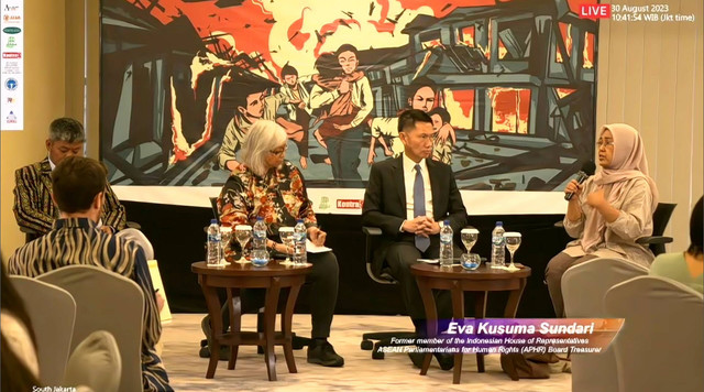 Foto sesi Panel Ahli tentang pendekatan ASEAN terhadap Myanmar (30/08/23). Dari kiri ke kanan Deputy executive director Chin Human Rights Organization, Salal Za Uk Ling; Coordinator and founder ALTSEAN-Burma, Debbie Stothard; Professor Faculty of Political Science Chulangkorn University, Prof Dr. Thitinan Pongsudhirak; ASEAN Parliamentarians for Human Rights (APHR) Board Treasurer, Eva Kusuma Sundari. (Arsip Pribadi)