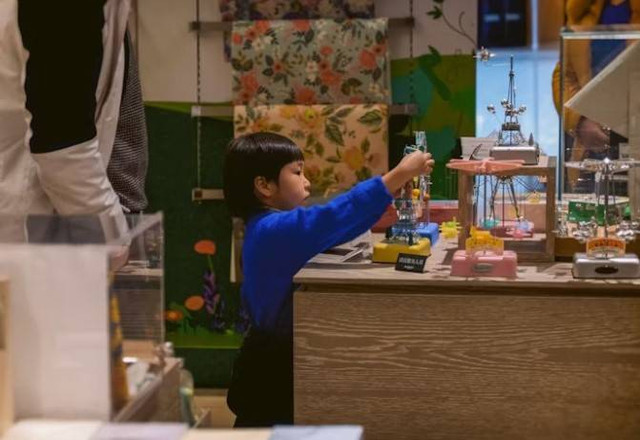 Toko mainan di Ciwalk Bandung. Foto hanyalah ilustrasi bukan tempat sebenarnya. Sumber: Unsplash/Jerry Wang