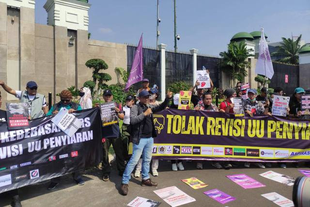 Aliansi Jurnalis Demo di Depan DPR, tolak RUU Penyiaran (kumparanNEWS)