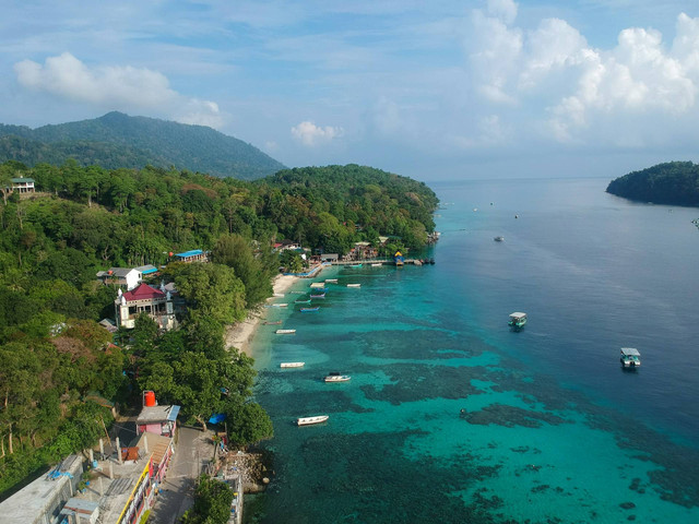 Ilustrasi Contoh Budaya Eropa yang Masuk ke Indonesia. Sumber: Unsplash.com/Reza Irawan