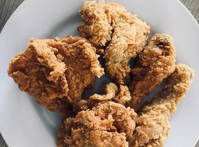 Ilustrasi menu Olive Chicken sebagai makanan favorit mahasiswa Yogyakarta. Foto: Unsplash/Nizar Zulmi