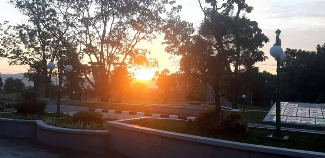 Pemandangan Indah di Universitas Andalas pada Sore hari setelah sibuk dengan aktivitas kampus seharian, mahasiswa bisa berolah raga di kawasan Universitas Andalas