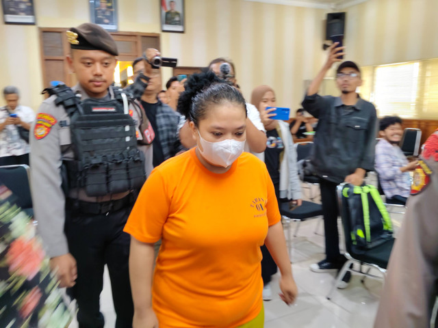 YA, pemilik salon yang menipu pelanggannya.  Foto: Arfiansyah Panji Purnandaru/kumparan