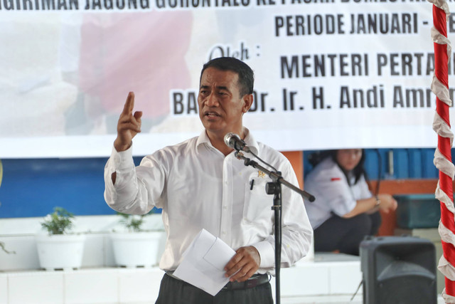 Mentan Amran Sulaiman saat melepas ekspor perdana komoditas jagung ke Filipina di Provinsi Gorontalo, Rabu (29/5/2024). Foto: Dok. Kementan RI