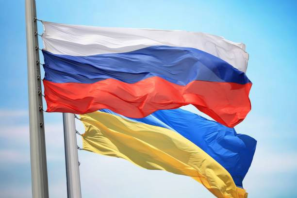 Sumber: https://www.istockphoto.com/en/photo/flag-of-russia-and-ukraine-gm1076738316-288369759