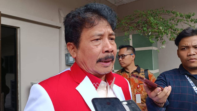 Kepala BPIP, Yudian Wahyudi, saat diwawancarai wartawan usai konferensi pers persiapan upacara peringatan Hari Lahir Pancasila di Dumai Country Club (DCC), Bukit Mayang, Kompleks Perumahan PT Pertamina Hulu Rokan Dumai, Riau, Kamis (30/5/2024). Foto: Fadlan Nuril Fahmi/kumparan