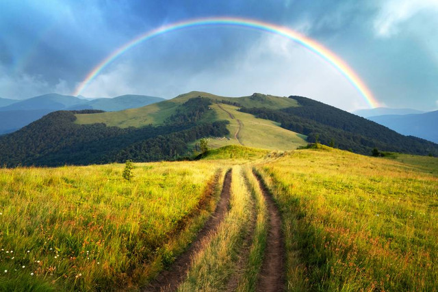 Keindahan Pelangi di Pegunungan (sumber: shutterstock)