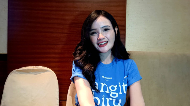 Fanny Soegi dalam konferensi pers perilisan lagu Langit Biru, Padi Reborn dan Fanny Soegi, Plaza Senayan, Jakarta Pusat, Jumat (31/5/2024). Foto: Giovanni/kumparan