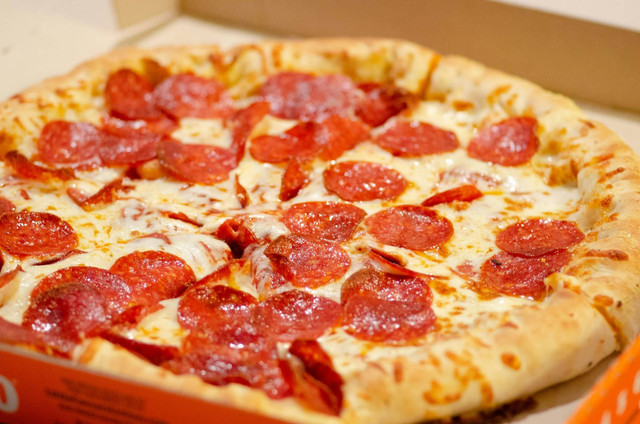 Pizza Jumbo di Bandung. Foto hanya ilustrasi, bukan tempat sebenarnya. Sumber: Unsplash/Alan Hardman