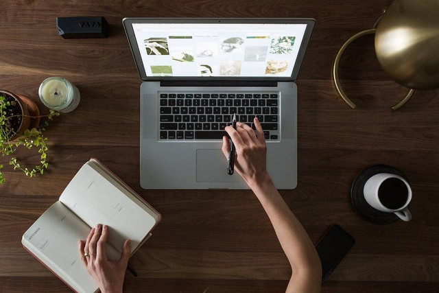 Ilustrasi contoh situs berbagi pengetahuan - Sumber: pixabay.com/stocksnap