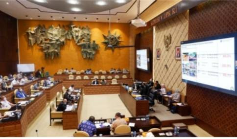 Ilusrasi sidang perevsian UU kementerian. foto:https://www.shutterstock.com/image-photo/jakarta-indonesia-february-2021-ministry-transportation-1932822122