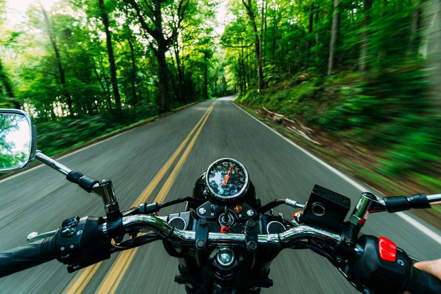 Ilustrasi penyebab motor boros bensin. Foto: Pexels