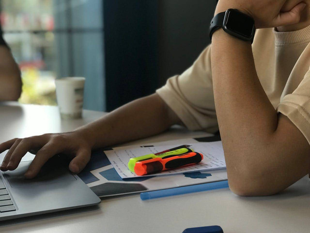 Tahap awal dalam seleksi PPDB Jakarta adalah pengajuan akun. Foto: Pexels.com