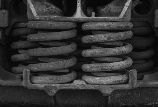 Ilustrasi suspensi mobil. Foto: Pexels