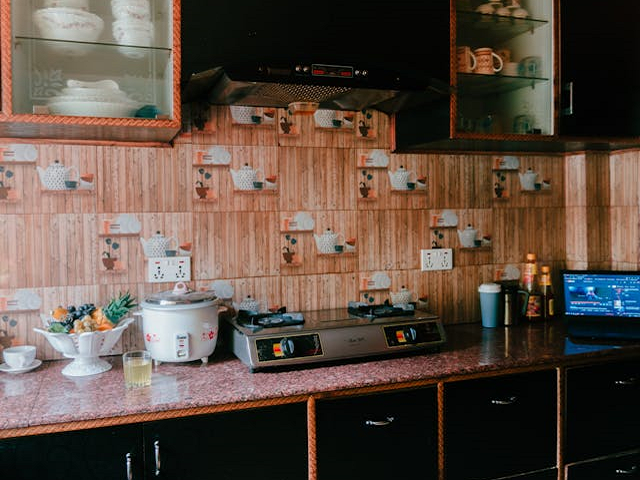 Ilustrasi rice cooker low carbo terbaik. Sumber: pexels.com/KabitaDarlami.