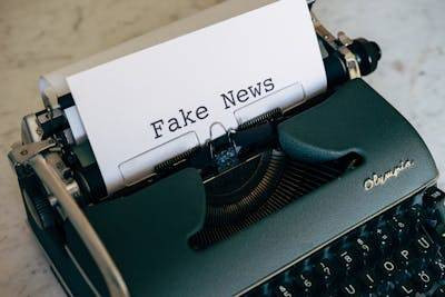 Foto Fake News Sumber : Pexels
