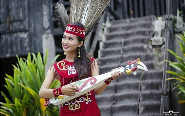 Foto penari Dayak, Foto dokumentasi  Nadia Tania
