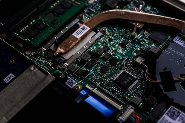 Pilihan Tempat Service Laptop di Jakarta Barat. Foto hanya ilustrasi bukan tempat sebenarnya. Sumber foto: Unsplash.com/Artiom Vallat