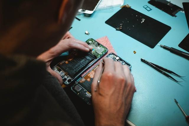 Tempat Service Laptop di Jakarta Pusat. Foto hanya ilustrasi bukan tempat sebenarnya. Sumber foto: Unsplash.com/Kilian Seiler