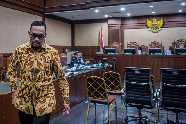 Bendahara Umum Partai NasDem Ahmad Sahroni saat menjadi saksi pada persidangan kasus pemerasan dan gratifikasi di Kementerian Pertanian dengan terdakwa Syahrul Yasin Limpo di Pengadilan Tipikor, Jakarta, Rabu (5/6/2024). Foto: Galih Pradipta/ANTARA FOTO