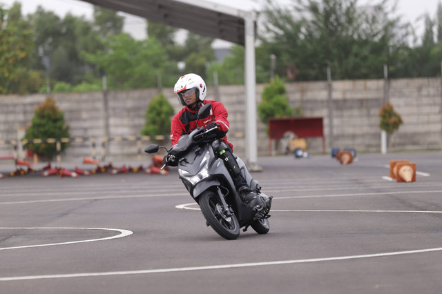 First ride Honda BeAT 2024 di Astra Honda Motor Safety Riding & Training Center Cikarang, Kabupaten Bekasi. Foto: dok. AHM