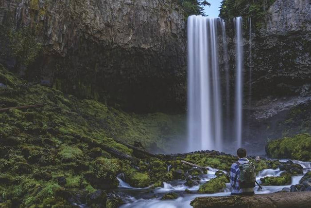 Tugela Falls (Foto hanya ilustrasi, bukan tempat sebenarnya) Sumber: unsplash.com/ Yanny Mishchuk