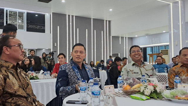 Menteri Agraria dan Tata Ruang/Kepala Badan Pertanahan Nasional, Agus Harimurti Yudhoyono dalam acara Media Gathering dan Konferensi Pers 100 Hari Jadi Menteri di Jakarta, Jumat (7/6/2024). Foto: Ghifari/kumparan