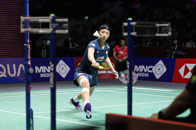 Tunggal Putri Korea Selatan An Se Young saat menghadapi Chen Yu Fei di Indonesia Open 2024, Istora Senayan, Jakarta, Minggu (9/6/2024). Foto: Iqbal Firdaus/kumparan