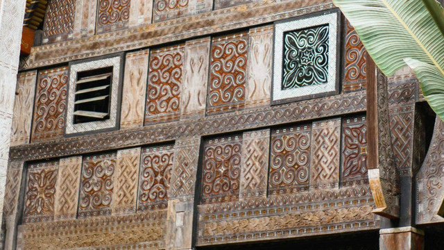 Ilustrasi Rumah Adat Tongkonan (Sumber gambar: https://www.pexels.com/id-id/foto/kilang-tanaman-tumbuhan-dedaunan-8679204/)