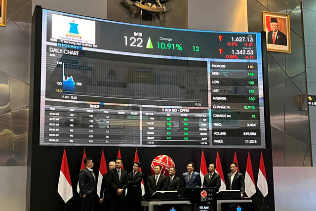 PT Benteng Api Technic Tbk resmi melantai di Bursa Efek Indonesia (BEI) dengan kode BATR pada Senin (10/6/2024). Foto: Widya Islamiati/kumparan