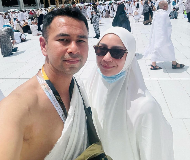Raffi Ahmad-Nagita Slavina Naik Haji. Foto: Instagram/raffinagita1717
