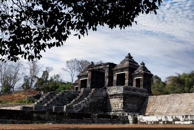 Candi Cangkuang Garut. Foto hanyalah ilustrasi bukan tempat sebenarnya. Sumber: Unsplash/Budi Puspa Wijaya