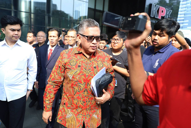 Sekjen PDIP Hasto Kristiyanto usai menjalani pemeriksaan di Gedung Merah Putih, Jakarta, Senin (10/6/2024). Foto: Iqbal Firdaus/kumparan