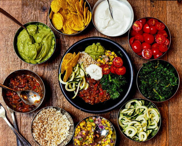 Tips Makan All You Can Eat agar Tidak Cepat Kenyang. Foto Hanya Ilustrasi, Bukan Tempat Sebenarnya. Sumber Unsplash Frames for Your Heart