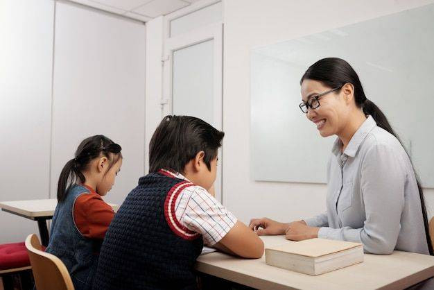 Pilar Penting Guru Terhadap Masa Depan (kr.freepik.com)