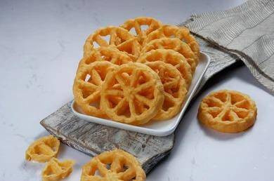 Kue Kembang Loyang hasil interaksi dengan budaya Norwegia dan diadaptasi hingga menjadi identitas budaya Indonesia.Foto : Shutterstock