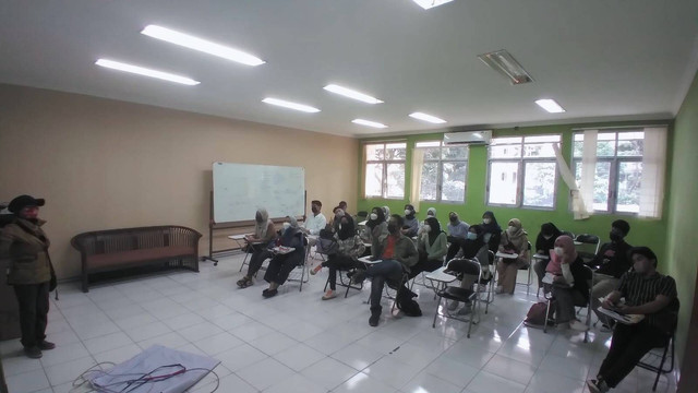 Kegiatan belajar-mengajar mahasiswa program studi Jurnalistik PNJ (Dok/Pribadi)