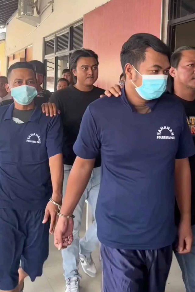 Tampang 3 tersangka pengeroyokan hingga tewas bos rental mobil di Pati. Foto: Dok. Polresta Pati
