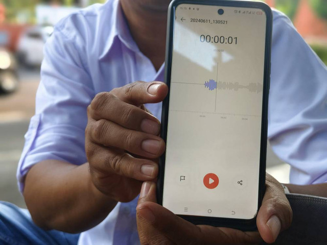 Ilustrasi rekaman suara di handphone. Foto: Tarjoni/Ciremaitoday