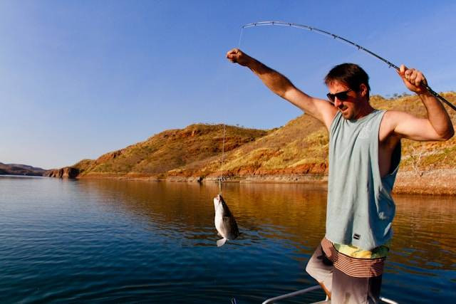 Ilustrasi Tips Memancing di Danau. Foto: dok. Unsplash/gary tresize